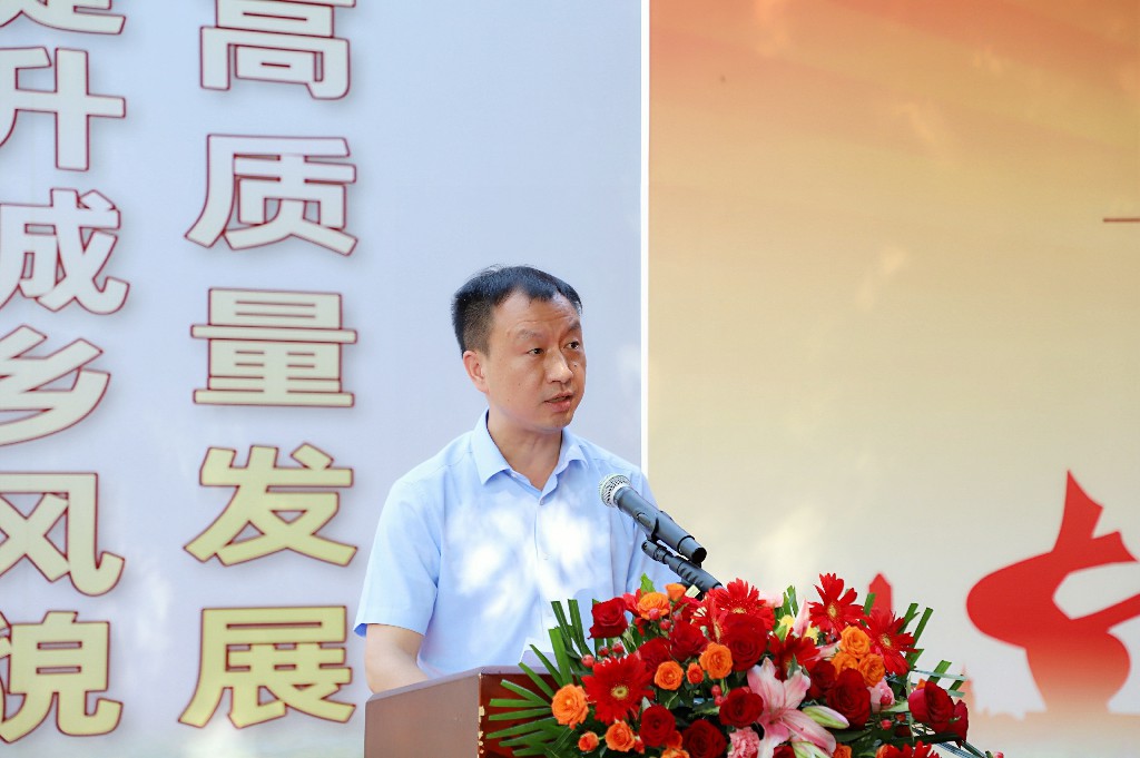 攜手央企，共繪“百千萬工程”新畫卷 | 東莞建工集團(tuán)助力橋頭鎮(zhèn)工業(yè)路房屋外立面提升樣板項目開工儀式圓滿舉行(圖2)